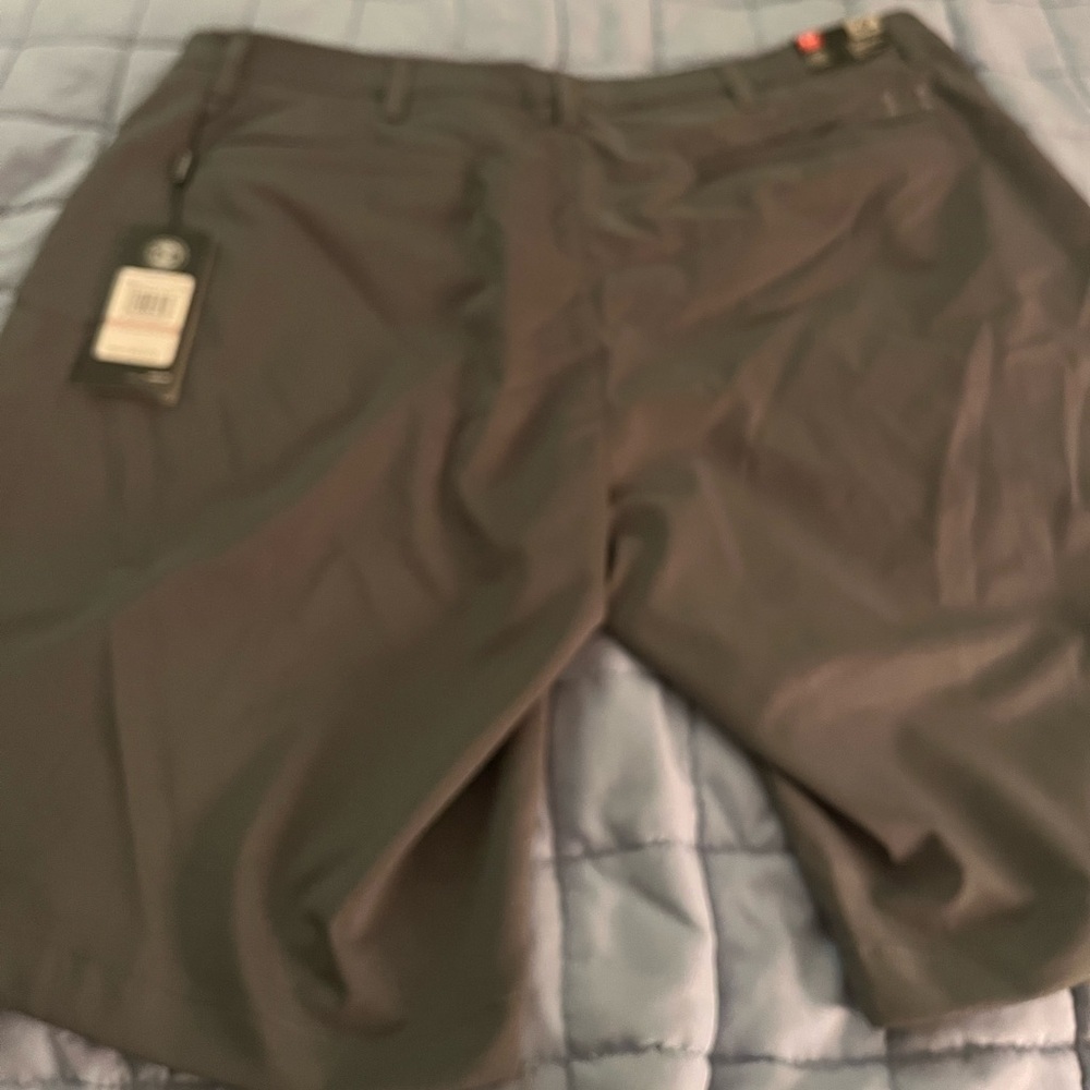 Under Armour Men's Charcoal Flat Front Golf Shorts NWT Size 42